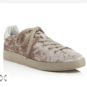 Women’s Crushed Velvet Soporte Sneakers 9